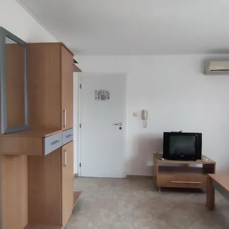 Apartament уютен с паркинг и басейн Sunny Beach