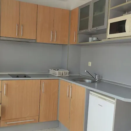Apartament уютен с паркинг и басейн *